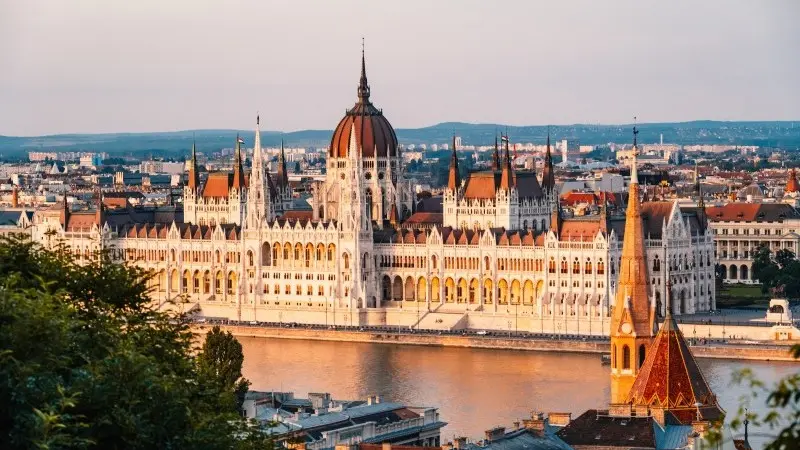 Hungary: Election uncertainty as net bond supply falls