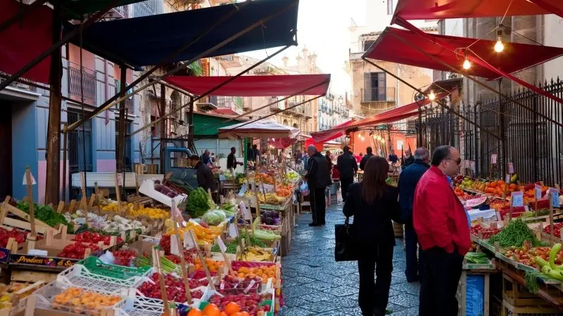 Italian inflation edged up in January