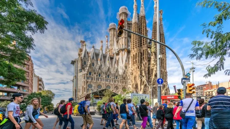 Spagna, le imprese rallentano e l’inflazione cala 