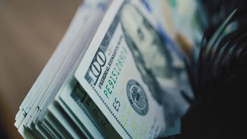 FX: Dollar struggles to shake off the negatives