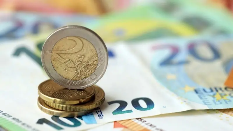 Rates Spark: Data doesn't change an uncertain backdrop