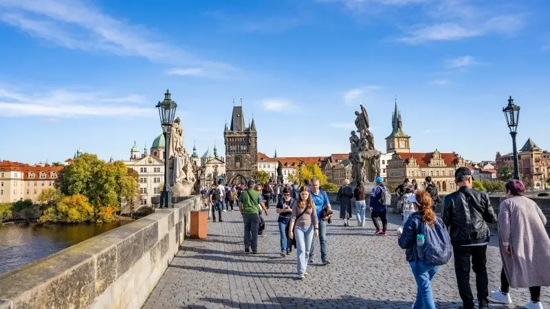 Robust Czech growth masks underlying weaknesses