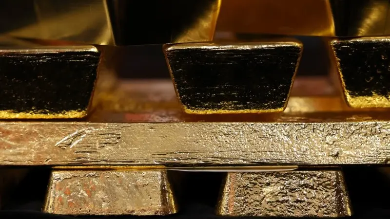 Oro, il prezzo scende ancora: ecco perché e le nostre previsioni 