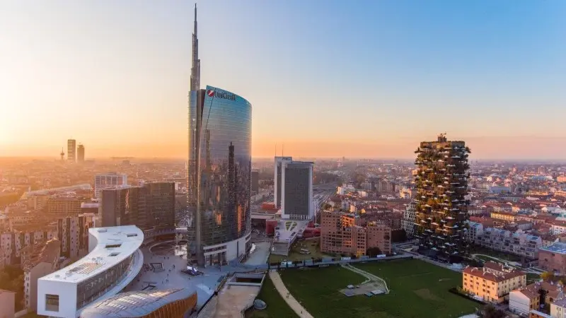 Italian business and consumer confidence deteriorate in April