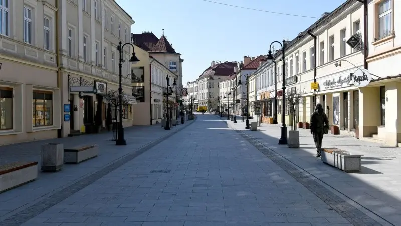Polish consumer spending to slow as caution rises 