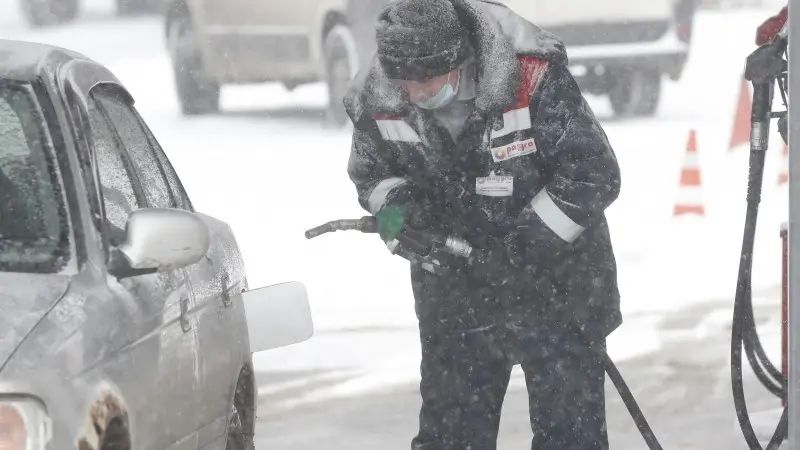 Russian supply risk upends the oil market 