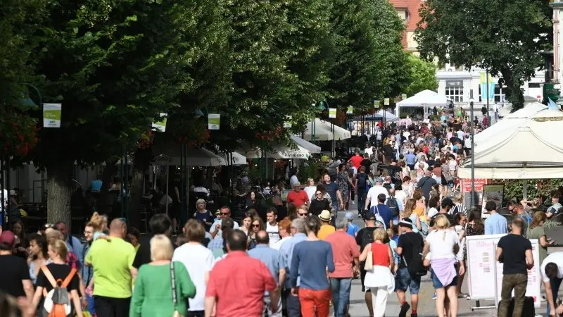 Polish CPI set to approach central bank target as outlook improves