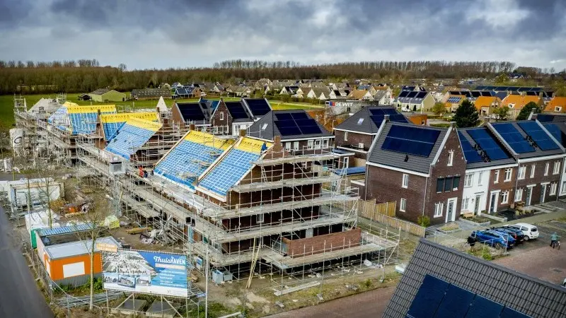 EU Construction Outlook: Contractors' optimism rising despite building material shortages 