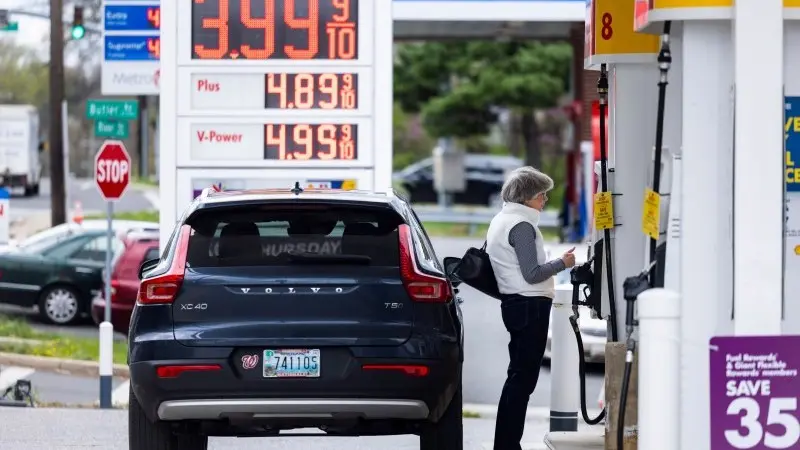 Gasoline price surge hits broader US spending 