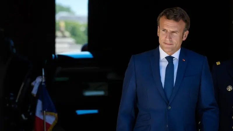 France: Public spending will not prevent recession 