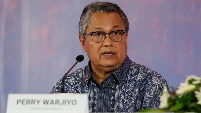 Bank Indonesia keeps rates steady, as rupiah weakness threatens to delay easing