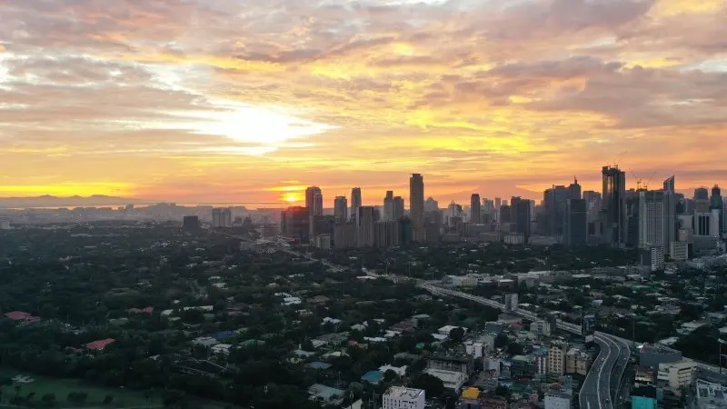 Consumers in the Philippines take on more debt, save less 