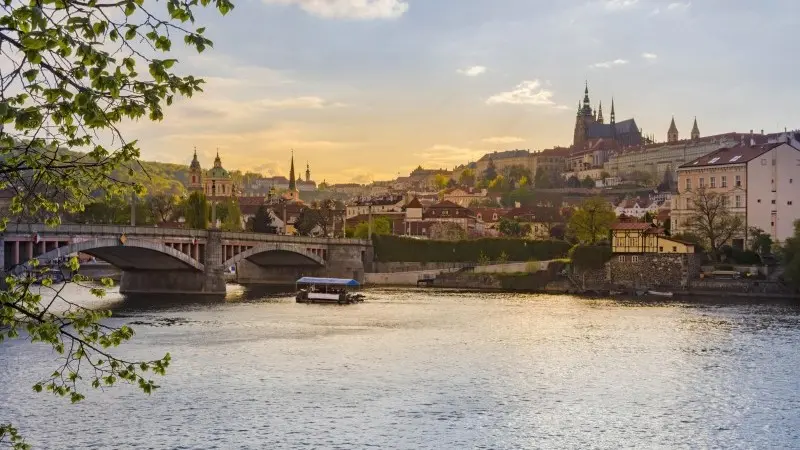 EMEA FX Talking: CEE outperforms emerging market peers