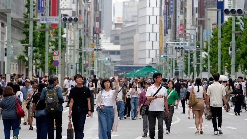 Japanese industrial production strengthens as retail sales disappoint