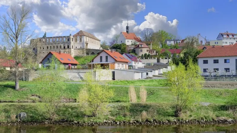 Czech core industry treads water while construction booms