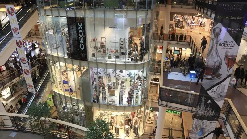 Czech consumers and business more upbeat, industry remains muted