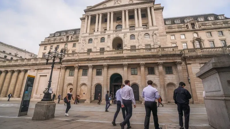 Plunging UK services inflation set to accelerate rate cuts