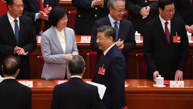 China holds strong as trade war crescendos