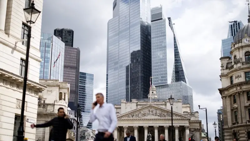 UK jobs market shows hints of improvement