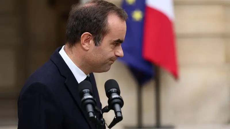 Francia, le dimissioni di Lecornu aumentano i rischi per i conti pubblici  