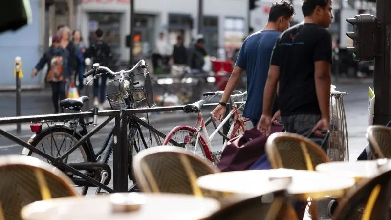 French business confidence confirms weakness in domestic demand