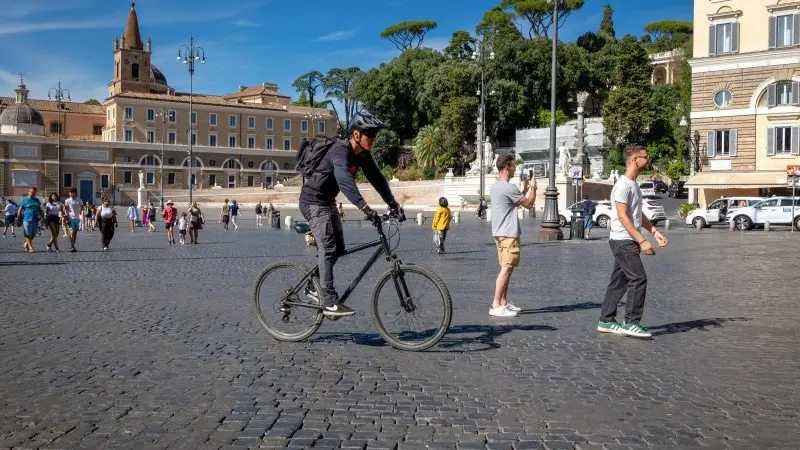 Italian confidence data sends mixed signals in June