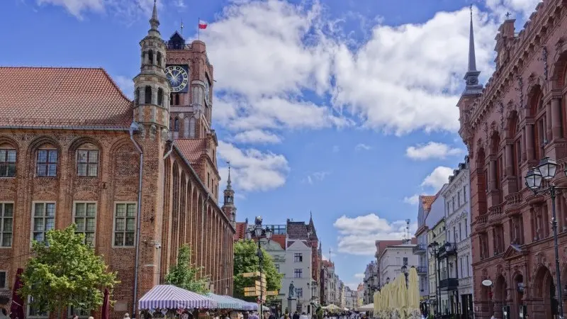 Strong June data boosts Poland's growth outlook despite rising external risks